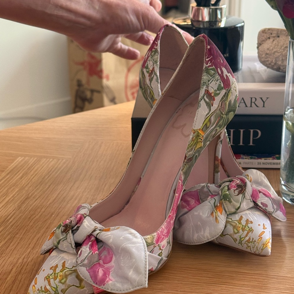 Ted Baker London Floral Bow Pointed-Toe Heels in White and Pink